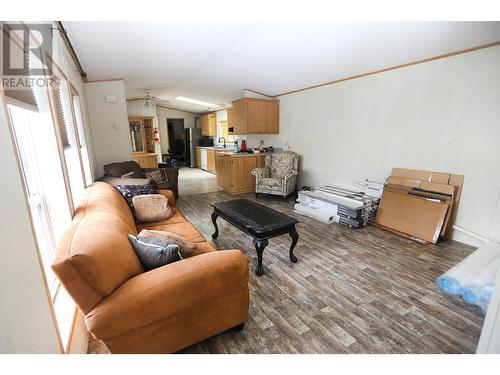 4564 Summer Road Unit# 15, Barriere, BC - Indoor Photo Showing Living Room