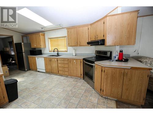 4564 Summer Road Unit# 15, Barriere, BC - Indoor Photo Showing Kitchen