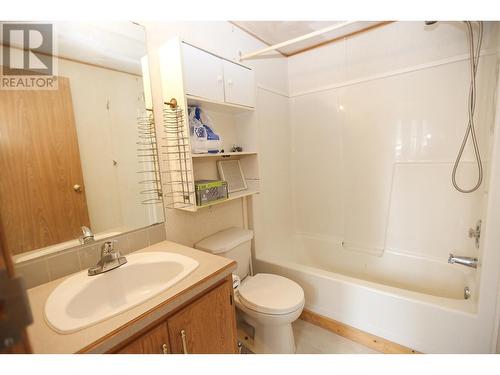 4564 Summer Road Unit# 15, Barriere, BC - Indoor Photo Showing Bathroom