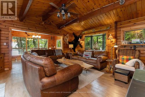 1003 Avon Lane, Muskoka Lakes, ON - Indoor Photo Showing Living Room