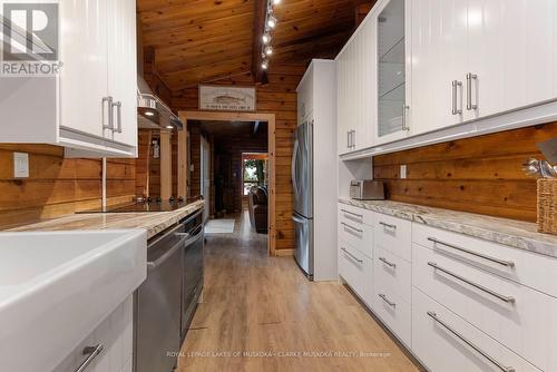 1003 Avon Lane, Muskoka Lakes, ON - Indoor Photo Showing Kitchen