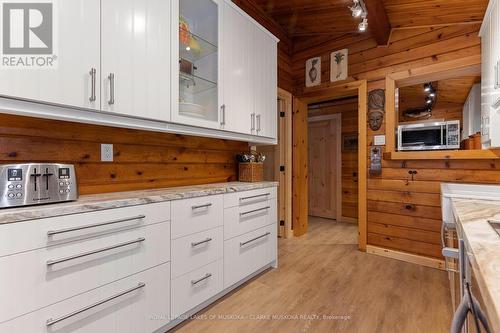 1003 Avon Lane, Muskoka Lakes, ON - Indoor Photo Showing Kitchen