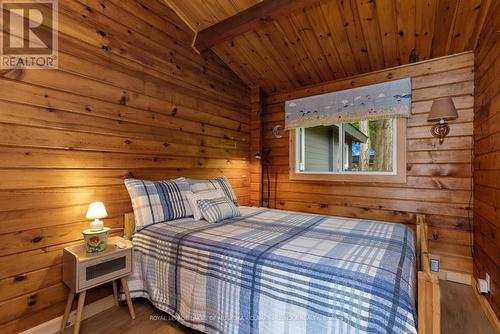 1003 Avon Lane, Muskoka Lakes, ON - Indoor Photo Showing Bedroom