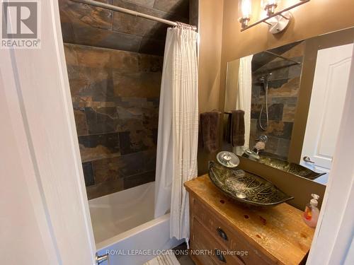 807 Mosley Street, Wasaga Beach, ON - Indoor Photo Showing Bathroom