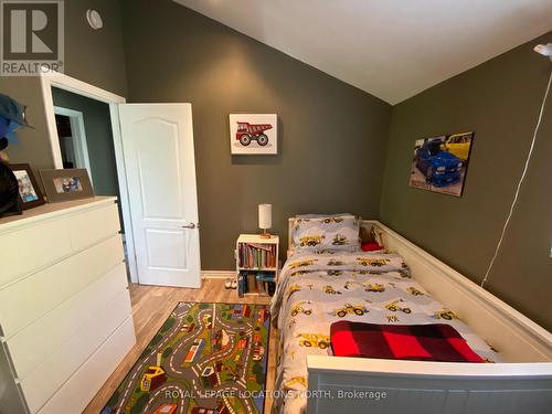 807 Mosley Street, Wasaga Beach, ON - Indoor Photo Showing Bedroom