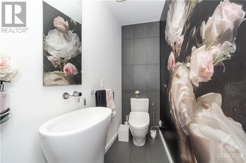 43 Holmwood Avenue, Ottawa, ON - Indoor Photo Showing Bathroom