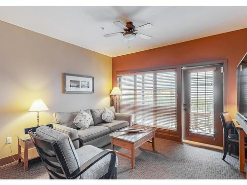 334Abcd-1200 Rancher Creek Road, Osoyoos, BC - Indoor Photo Showing Living Room