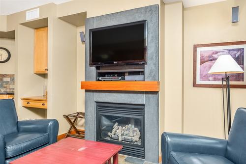 211-107 Village Centre Court, Vernon, BC - Indoor Photo Showing Living Room With Fireplace