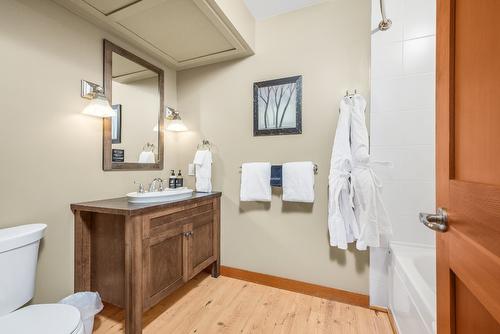 211-107 Village Centre Court, Vernon, BC - Indoor Photo Showing Bathroom