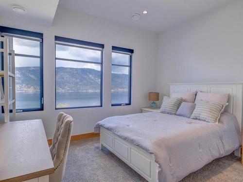 3522 Mckinley Beach Drive, Kelowna, BC - Indoor Photo Showing Bedroom