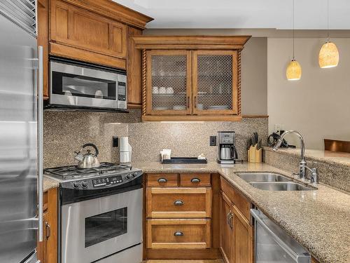 164 (D6)-1288 Water Street, Kelowna, BC - Indoor Photo Showing Kitchen With Double Sink With Upgraded Kitchen