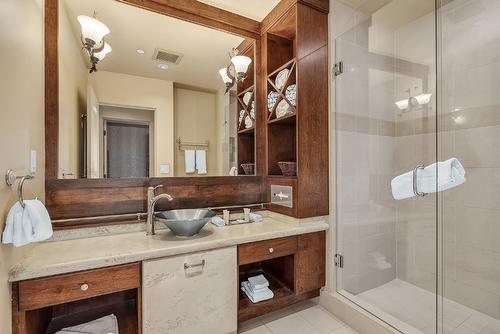 364 (C12)-1288 Water Street, Kelowna, BC - Indoor Photo Showing Bathroom