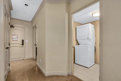 364 (C12)-1288 Water Street, Kelowna, BC - Indoor Photo Showing Laundry Room