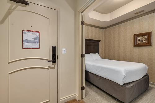 364 (C12)-1288 Water Street, Kelowna, BC - Indoor Photo Showing Bedroom