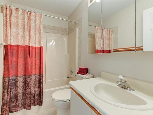 1667 Sonora Drive, Kelowna, BC - Indoor Photo Showing Bathroom