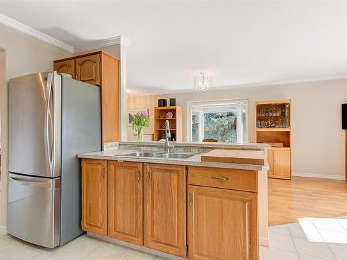 1667 Sonora Drive, Kelowna, BC - Indoor Photo Showing Kitchen With Double Sink