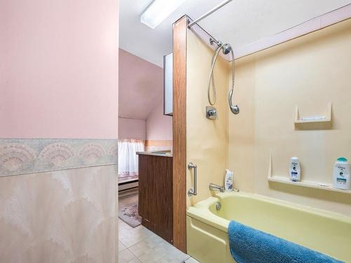 4609 20 Street, Vernon, BC - Indoor Photo Showing Bathroom