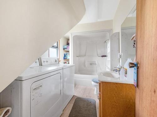 4609 20 Street, Vernon, BC - Indoor Photo Showing Laundry Room