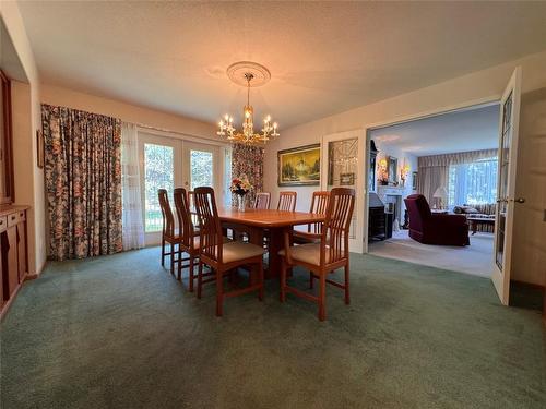 2495 Crestview Road, West Kelowna, BC - Indoor Photo Showing Dining Room