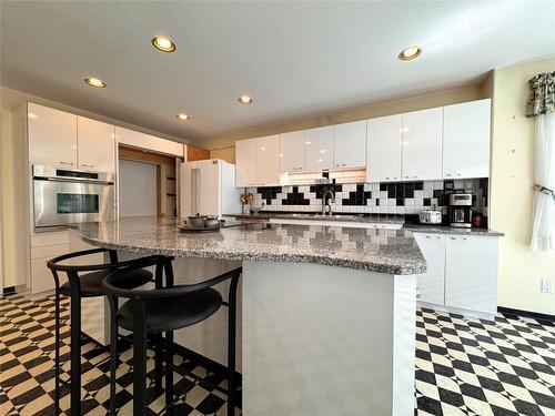 2495 Crestview Road, West Kelowna, BC - Indoor Photo Showing Kitchen With Upgraded Kitchen
