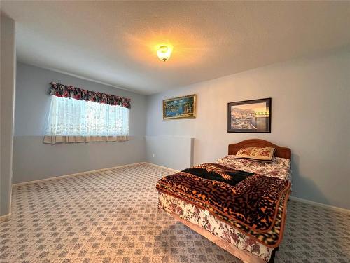 2495 Crestview Road, West Kelowna, BC - Indoor Photo Showing Bedroom
