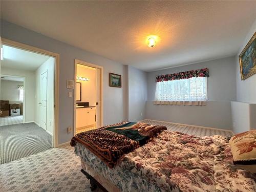 2495 Crestview Road, West Kelowna, BC - Indoor Photo Showing Bedroom