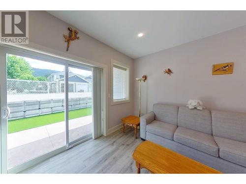 1330 10 Street Sw Unit# 11, Salmon Arm, BC - Indoor Photo Showing Living Room