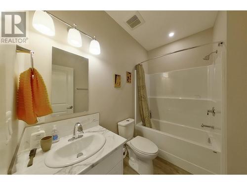 1330 10 Street Sw Unit# 11, Salmon Arm, BC - Indoor Photo Showing Bathroom