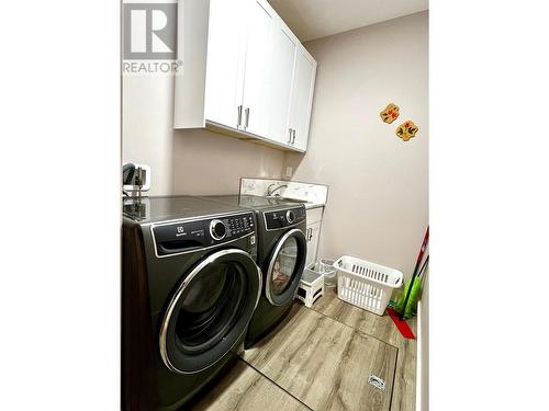 1330 10 Street Sw Unit# 11, Salmon Arm, BC - Indoor Photo Showing Laundry Room