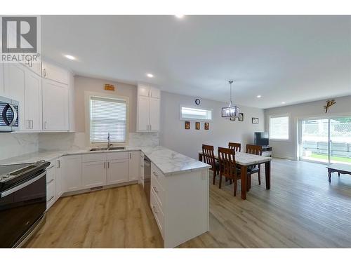 1330 10 Street Sw Unit# 11, Salmon Arm, BC - Indoor Photo Showing Kitchen With Double Sink