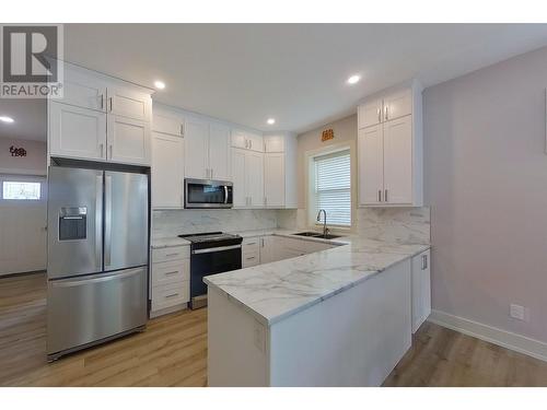 1330 10 Street Sw Unit# 11, Salmon Arm, BC - Indoor Photo Showing Kitchen With Double Sink With Upgraded Kitchen