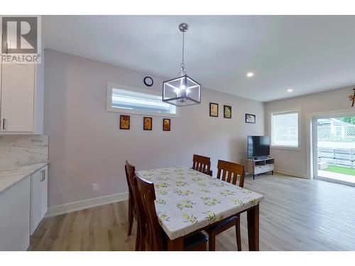 1330 10 Street Sw Unit# 11, Salmon Arm, BC - Indoor Photo Showing Dining Room