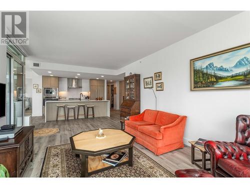 1588 Ellis Street Unit# 909, Kelowna, BC - Indoor Photo Showing Living Room