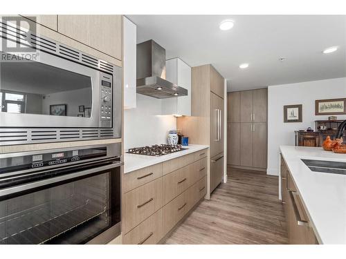 1588 Ellis Street Unit# 909, Kelowna, BC - Indoor Photo Showing Kitchen With Double Sink With Upgraded Kitchen