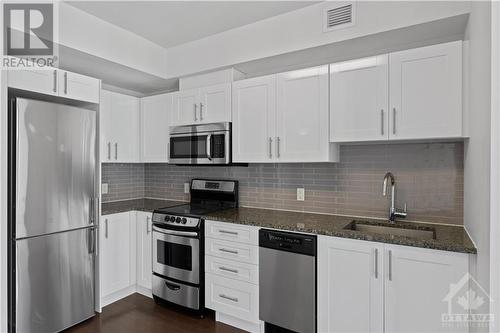 40 Nepean Street Unit#1302, Ottawa, ON - Indoor Photo Showing Kitchen With Upgraded Kitchen