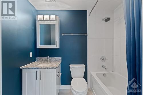 40 Nepean Street Unit#1302, Ottawa, ON - Indoor Photo Showing Bathroom
