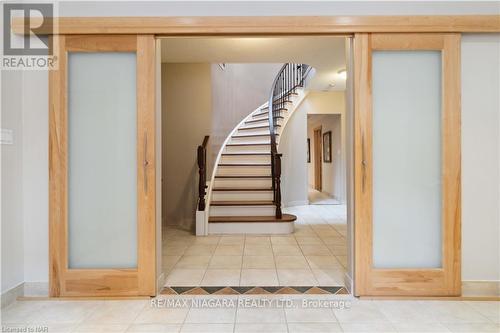 16 Burnham Court, Grimsby, ON - Indoor Photo Showing Other Room