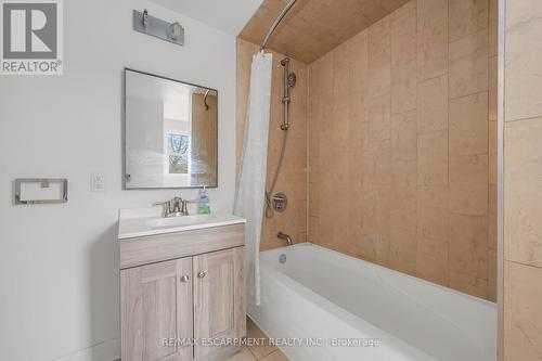 160 Welland Avenue, St. Catharines, ON - Indoor Photo Showing Bathroom