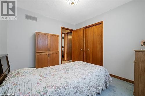 7853 Alfred Street, Niagara Falls, ON - Indoor Photo Showing Bedroom