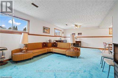 7853 Alfred Street, Niagara Falls, ON - Indoor Photo Showing Living Room