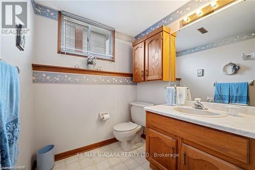 7853 Alfred Street, Niagara Falls, ON - Indoor Photo Showing Bathroom