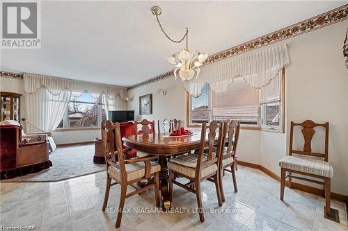 7853 Alfred Street, Niagara Falls, ON - Indoor Photo Showing Dining Room