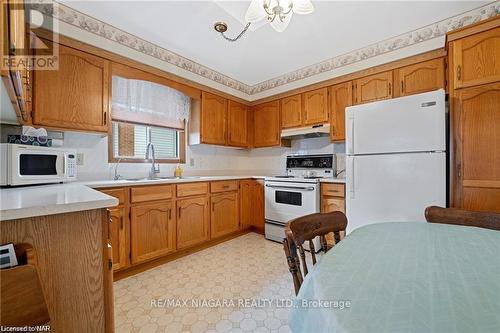 7853 Alfred Street, Niagara Falls, ON - Indoor Photo Showing Kitchen