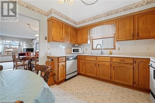 7853 Alfred Street, Niagara Falls, ON - Indoor Photo Showing Kitchen