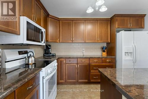 4867 John Street, Lincoln, ON - Indoor Photo Showing Kitchen