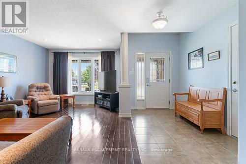 4867 John Street, Lincoln, ON - Indoor Photo Showing Living Room