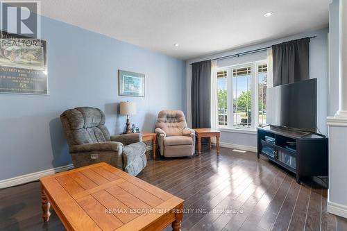 4867 John Street, Lincoln, ON - Indoor Photo Showing Living Room