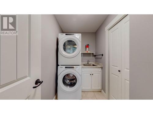 2450 Radio Tower Road Unit# 13, Oliver, BC - Indoor Photo Showing Laundry Room