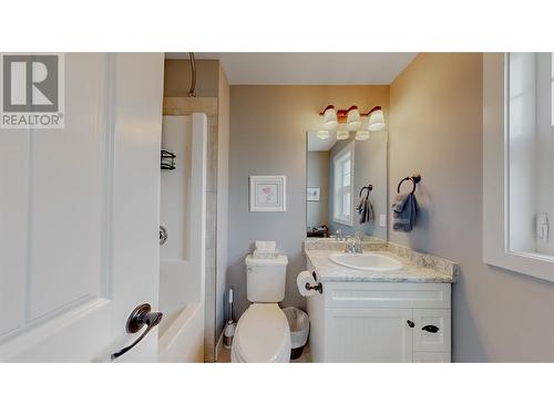 2450 Radio Tower Road Unit# 13, Oliver, BC - Indoor Photo Showing Bathroom