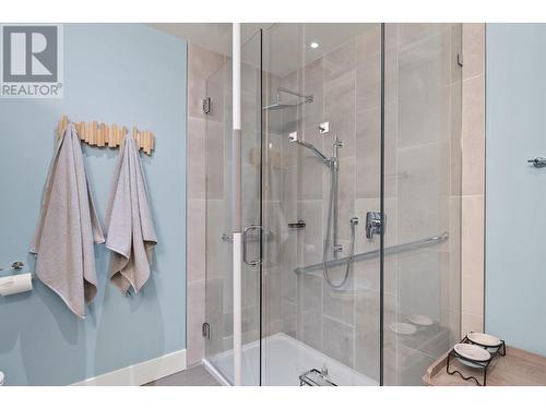 302 Upper Canyon Drive, Kelowna, BC - Indoor Photo Showing Bathroom